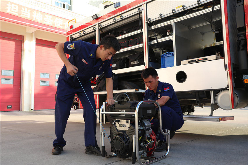 上海化工消防积极备战6号台风“烟花”休闲区蓝鸢梦想 - Www.slyday.coM 上海化工消防积极备战6号台风“烟花”休闲区蓝鸢梦想 - Www.slyday.coM