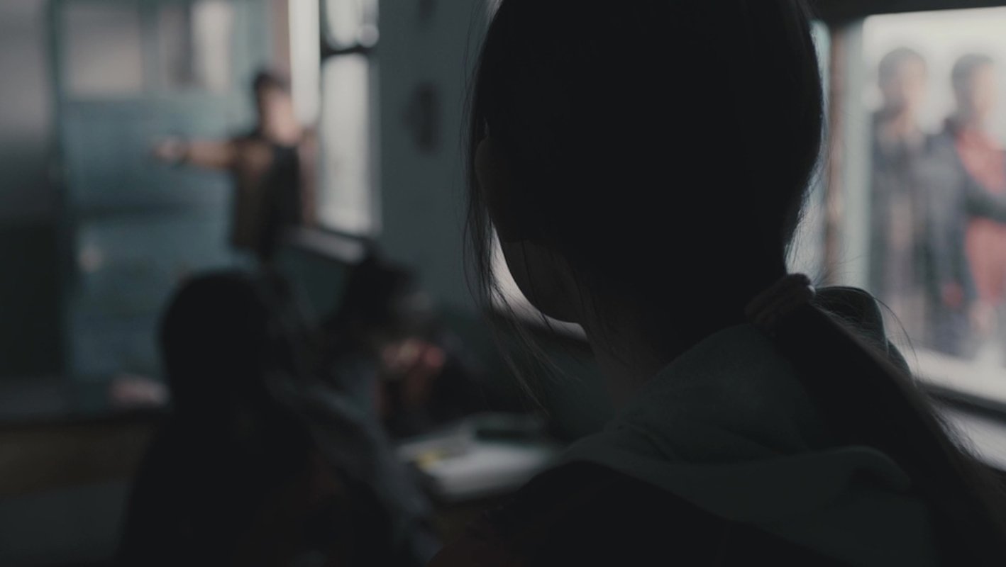 早安 今天是胡波逝世8周年 图：《大象席地而坐》胡波（2018）