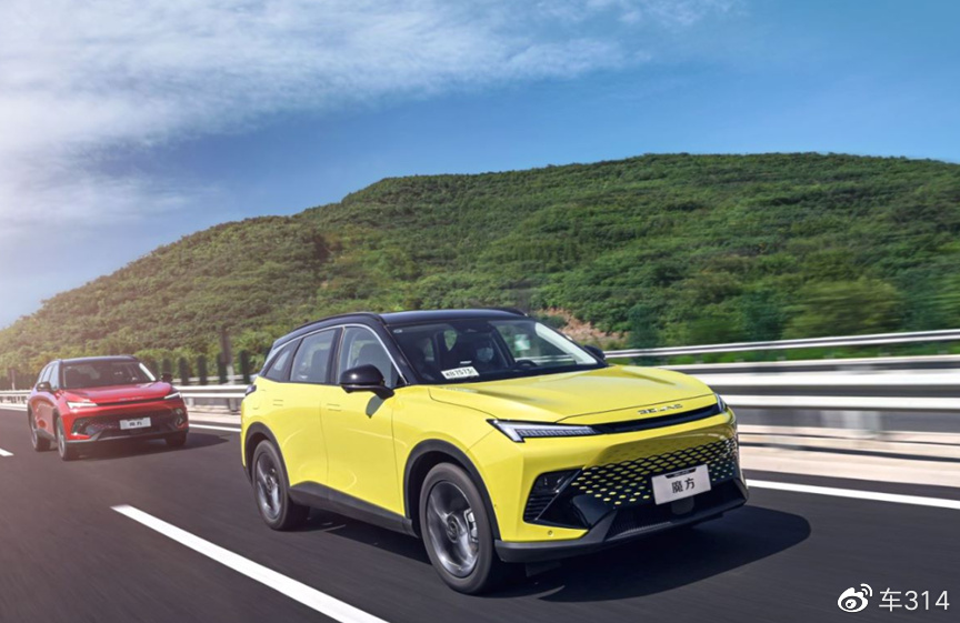 燃油SUV新黑马?北汽魔方对比欧尚Z6 诠释年轻出行潮流