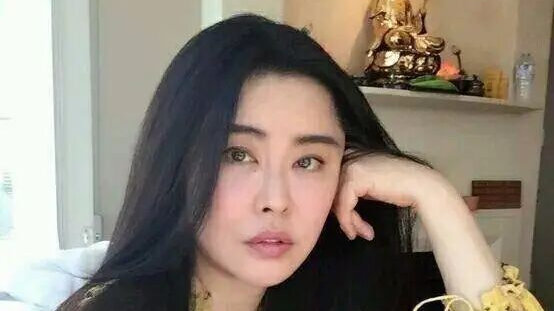 王祖贤为何突然退圈？王晶爆料：当面被富商羞辱，为尊严远赴加拿大