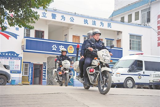 骑上“铁马”去巡山