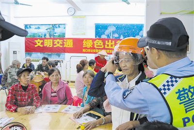 发放资料 讲解知识