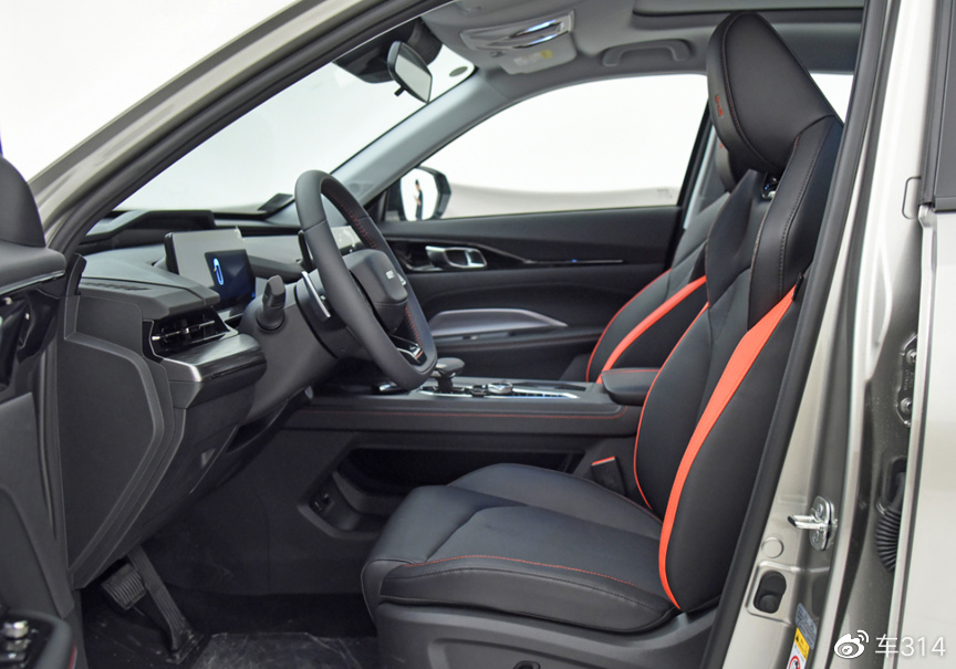 燃油SUV新黑马?北汽魔方对比欧尚Z6 诠释年轻出行潮流