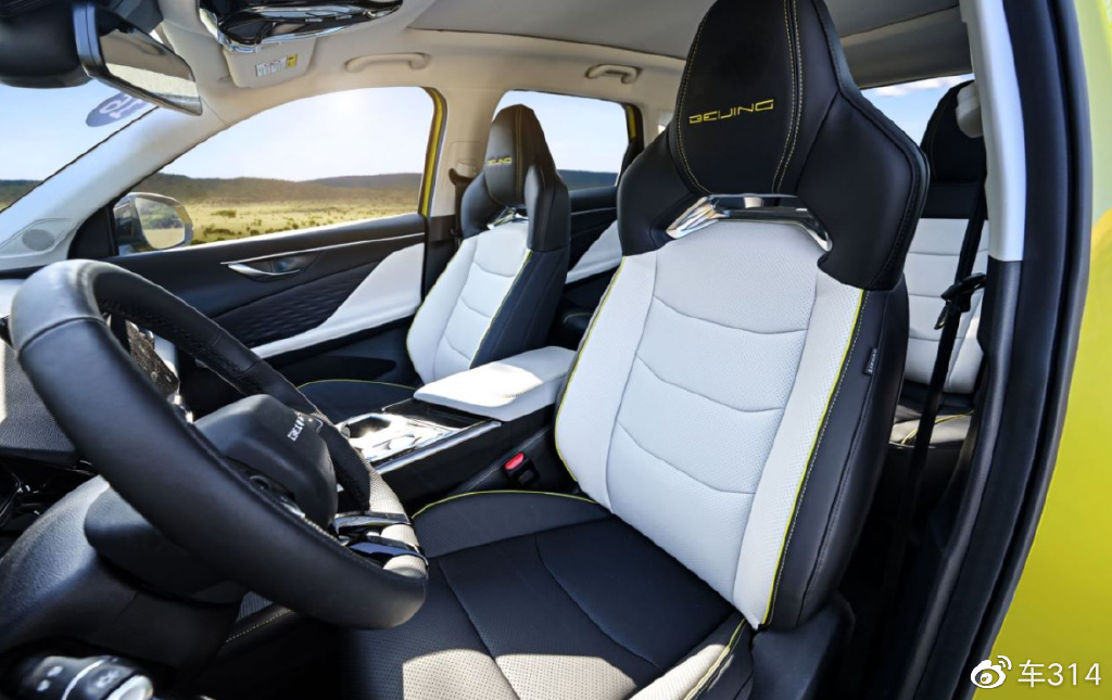 燃油SUV新黑马?北汽魔方对比欧尚Z6 诠释年轻出行潮流