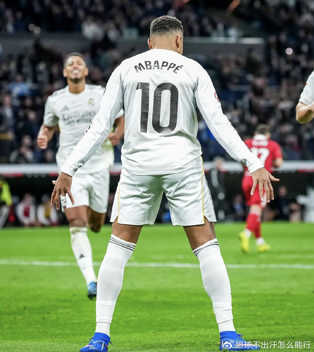 姆巴佩追平C罗纪录之夜，1.5亿先生维尼修斯为何持续低迷？谁将决定皇马锋线未来格局？