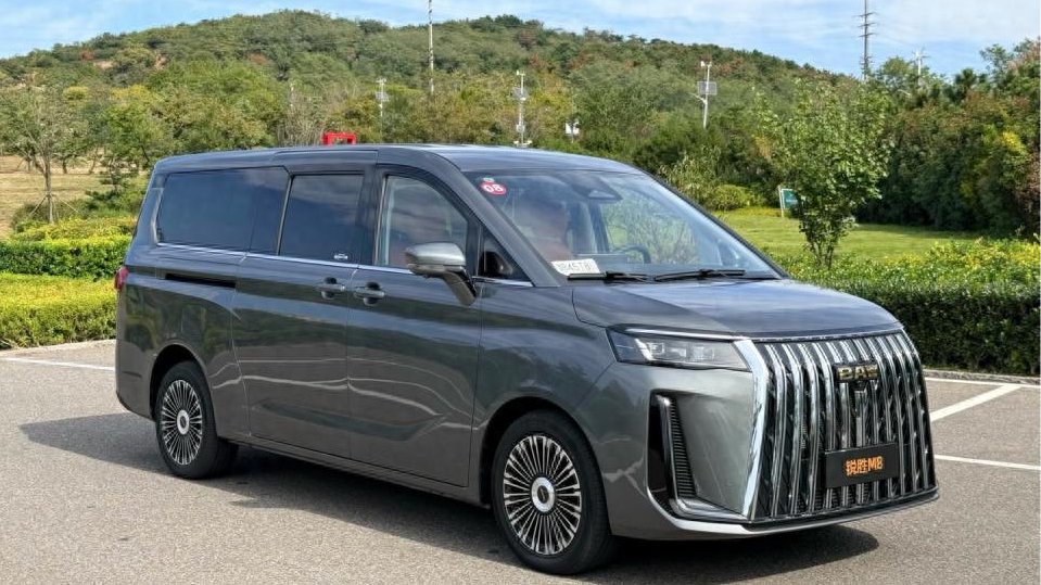 家用商务两不误！北汽全新MPV要来了，车长超5米3，最多容纳9个人