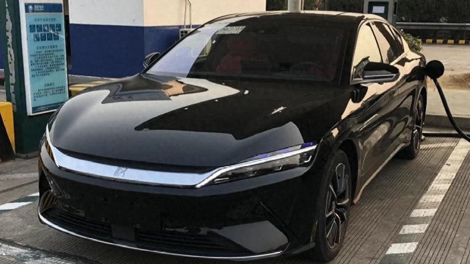 中国新能源汽车持续跑出发展“加速度”，比亚迪迎来向上突破