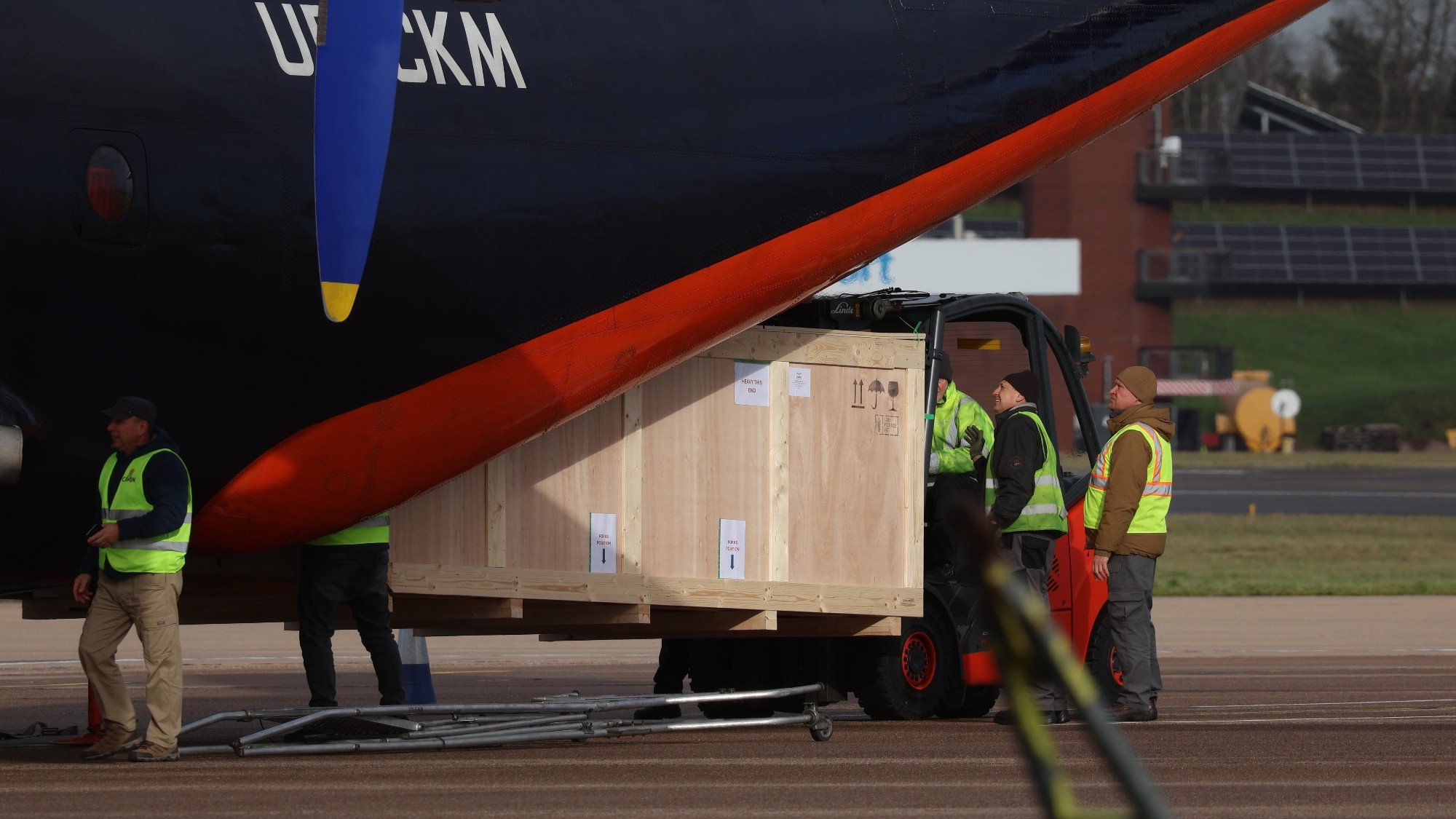 阿斯顿·马丁车队新车抵巴塞罗那开启测试