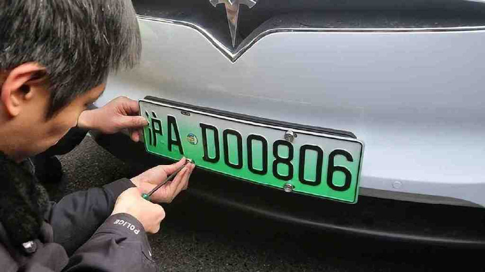 明年起上海插混含增程车不能上绿牌了，影响了谁？下一个城市是哪