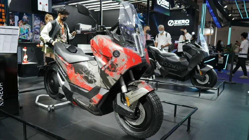 国产电动踏板天花板——号外“生命体0”重庆摩博会实拍