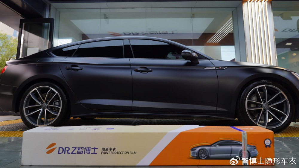 「奥迪 x 智博士」炫黑哑光，尽显独特魅力