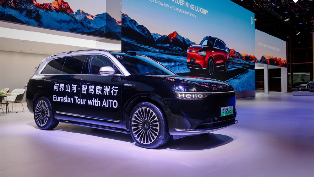 从重庆工厂到巴黎车展，问界车队成功横穿欧亚大陆