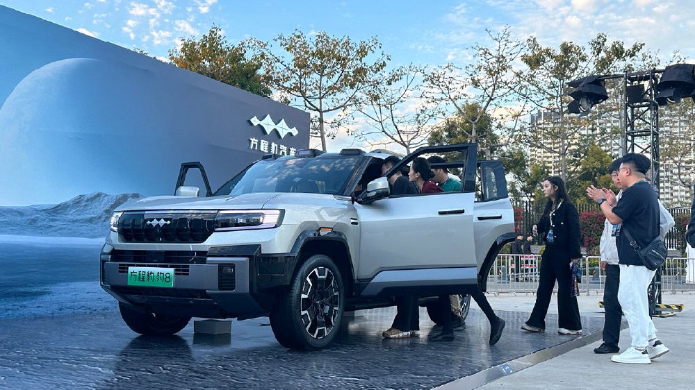 比亚迪发布灵鸢智能车载无人机系统 首搭车型方程豹豹8上市