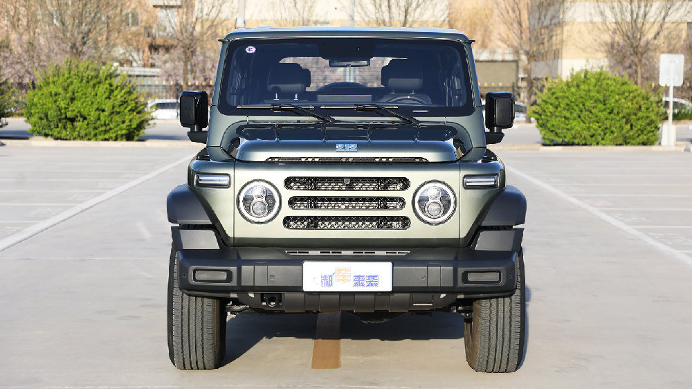 预算15万买硬派SUV，越野能力不输坦克300，212 T01性价比有多高？