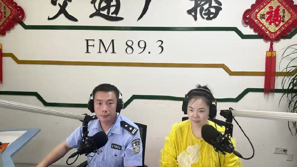 周口交警三大队走进FM89.3周口交通广播《交警直播室》