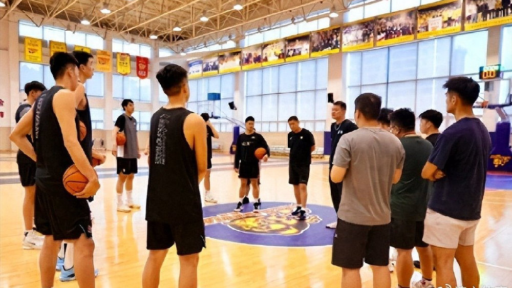 广东双线争冠，四川兜售萨姆纳，李春江出席庆功宴，北京升级外援