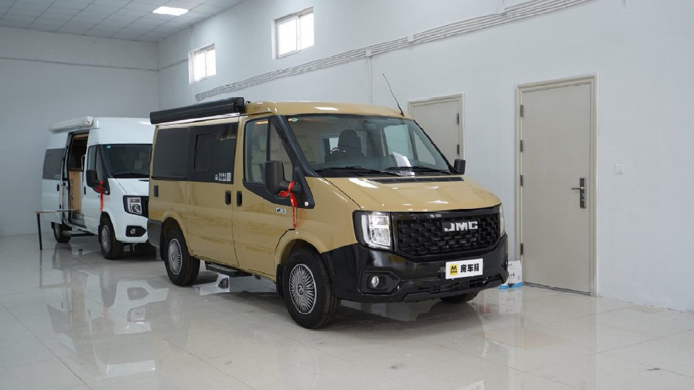 准备玩床车的朋友，一定要看这款露营车，售价10万起带卫生间