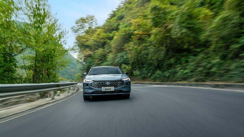 拒绝新能源！老司机为何热衷燃油车？这款十几万的B级车堆料王给你答