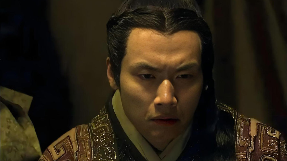 沙丘血诏：败家子胡亥如何用三年榨干大秦帝国？