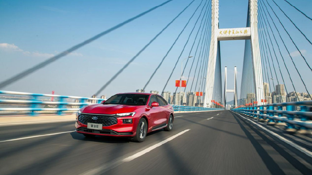 落地不到15万，买254马力的旗舰B级车？性能党狂喜