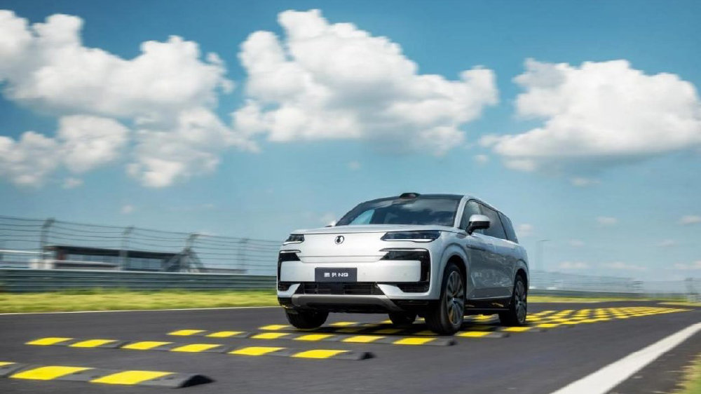 2026款腾势N9 上市，38.98万元~44.98万元，行业首创整车融合防晕科技