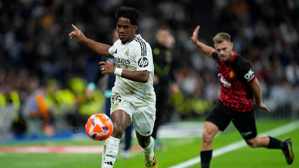 怒摔水瓶！皇马天才恩德里克不满主帅阿隆索，考虑租借离队！