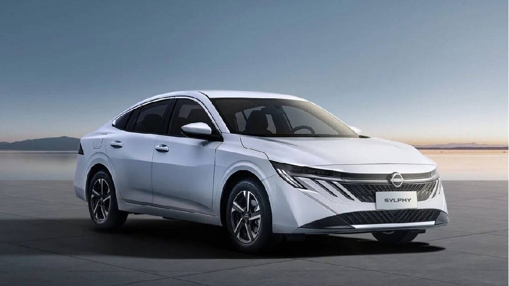 轩逸大换代，配可发光车标+双12.3英寸联屏，这次销冠又稳了？