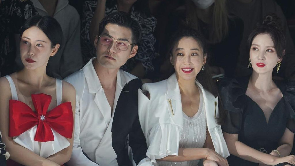 严屹宽“严父”人设崩塌背后：当传统棍棒教育撞上现代育儿观