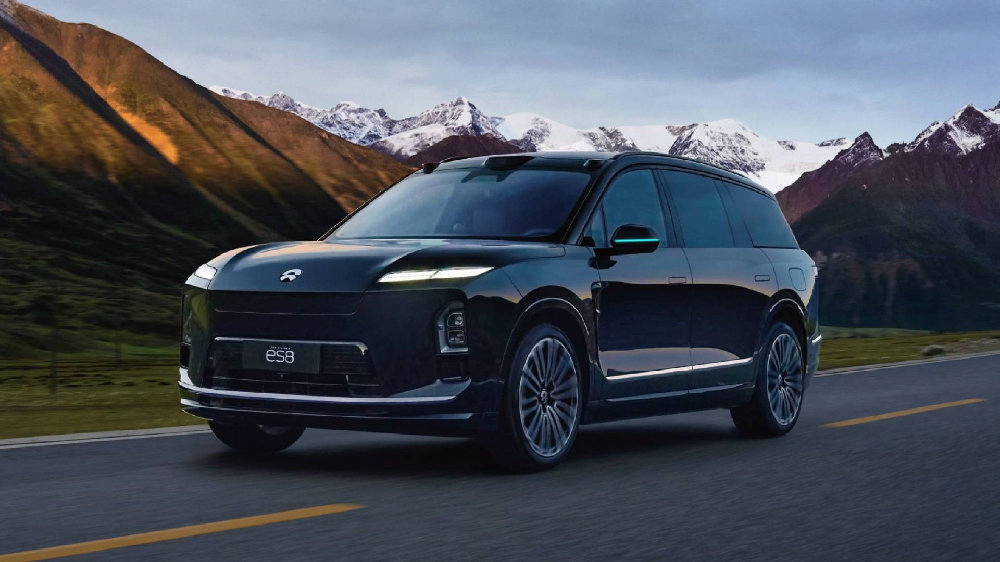 全新ES8目标月交付15000台，蔚来迎来了自己的「iPhone 17 Pro Max」