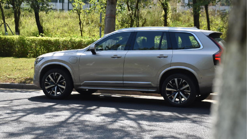 全新沃尔沃XC90 T8试驾报告：操控与性能的完美融合，安全与豪华的典