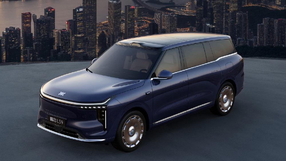 豪华、智能、驾控、续航皆旗舰，智己LS9为颠覆而来！