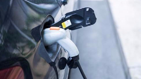 全国充电桩总数达122万个，深圳新增1万粤B车牌指标