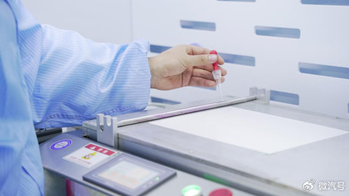 为啥有的车衣贴了就后悔？看贴时和新材TPU车衣的汽车后来状态