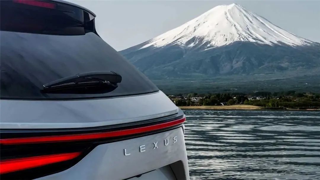 五菱造九座车迎“三胎”,进口特斯拉Model 3国内召回丨今日车闻