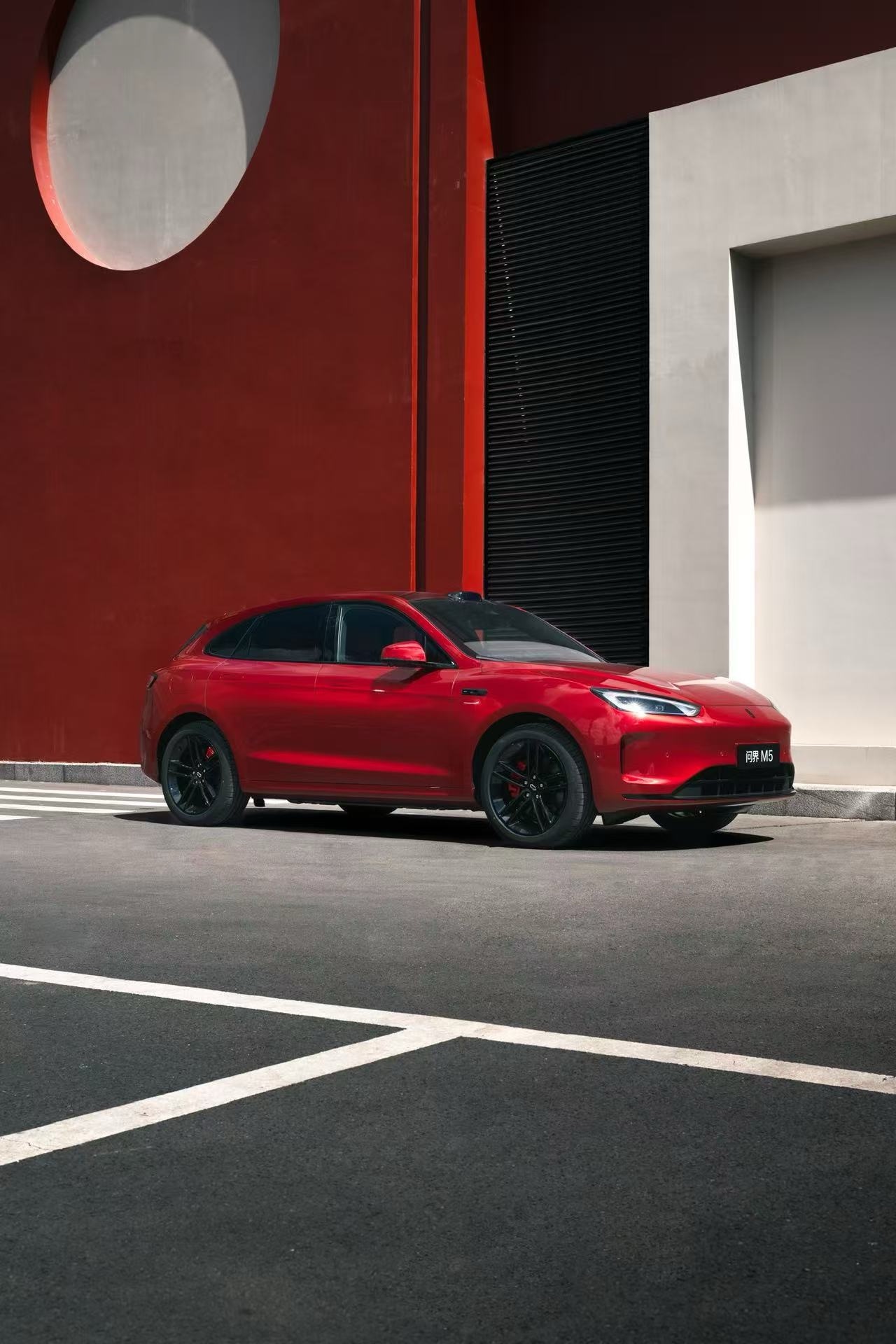 余承东首曝问界M5全新配色,考验汽车设计车漆调配