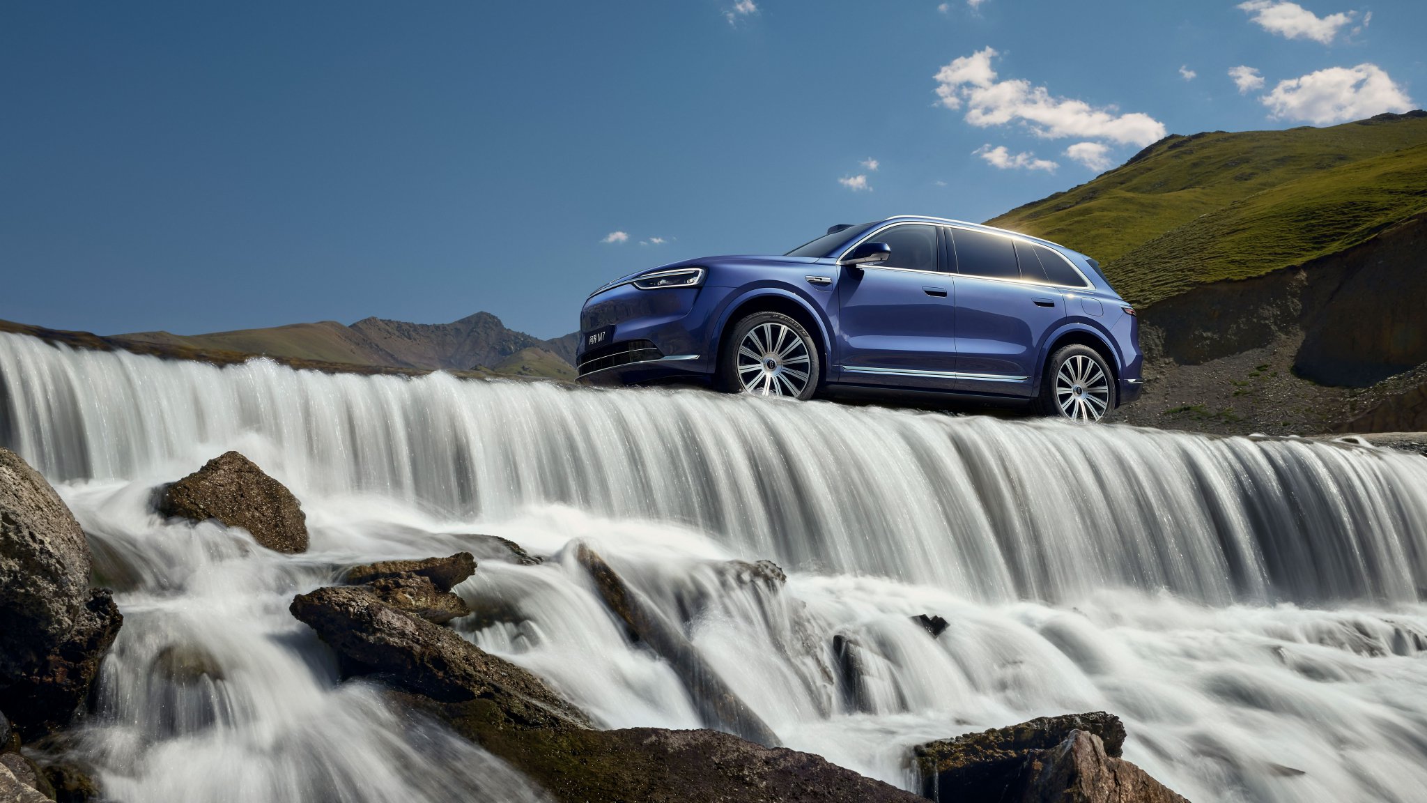 年轻人提车仪式感成刚需，问界空间与安全性能获青睐