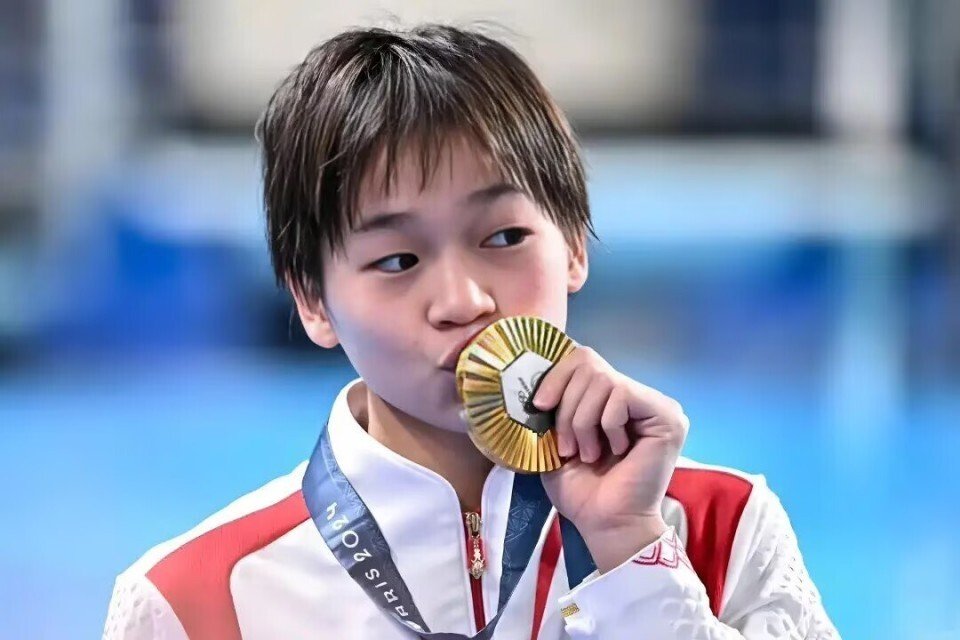 全红婵哭了：有些话我憋在心里很久了！想过放弃 一站上跳台就很害怕