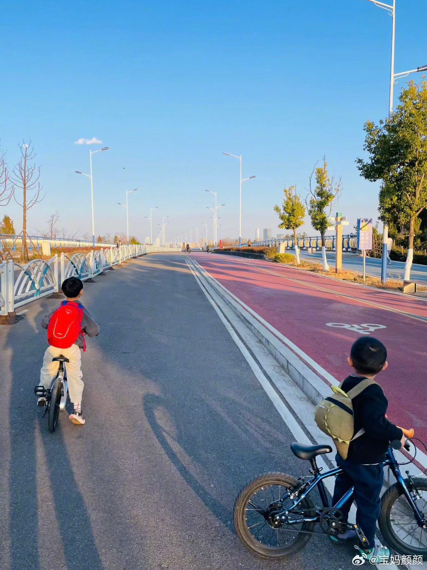 小嘟成长纪念册记录欢乐一天