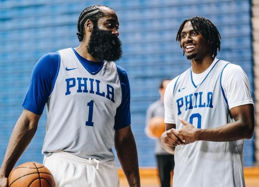 训练首日状态火热三分连串命中