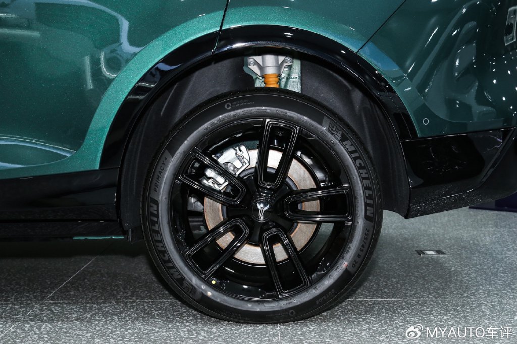 “德味儿”底盘? 岚图FREE对比初代奥迪Q5