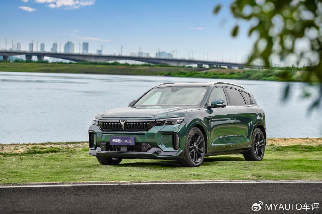 “德味儿”底盘? 岚图FREE对比初代奥迪Q5