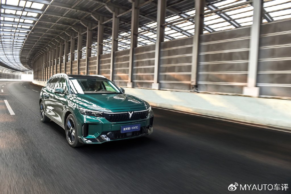 “德味儿”底盘? 岚图FREE对比初代奥迪Q5
