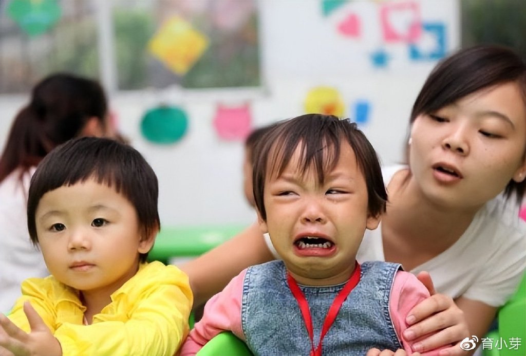 美女幼师凭“挖呀挖呀挖”走红，画面美好，喜欢老师的孩子更自信休闲区蓝鸢梦想 - Www.slyday.coM
