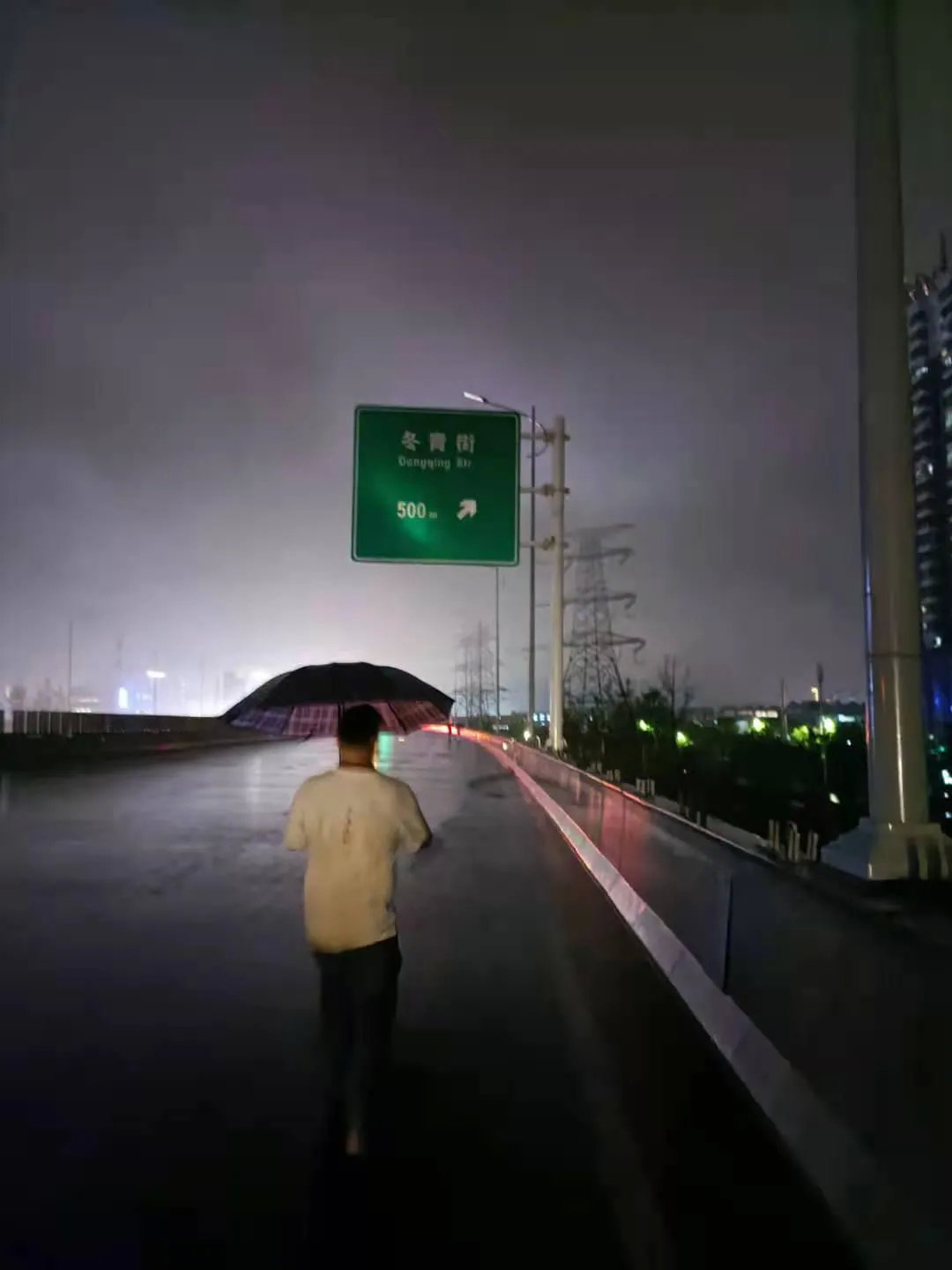郑州暴雨被困地铁者讲述:水没到脖子,有人给自己录最后一段视频休闲区蓝鸢梦想 - Www.slyday.coM 郑州暴雨被困地铁者讲述:水没到脖子,有人给自己录最后一段视频休闲区蓝鸢梦想 - Www.slyday.coM