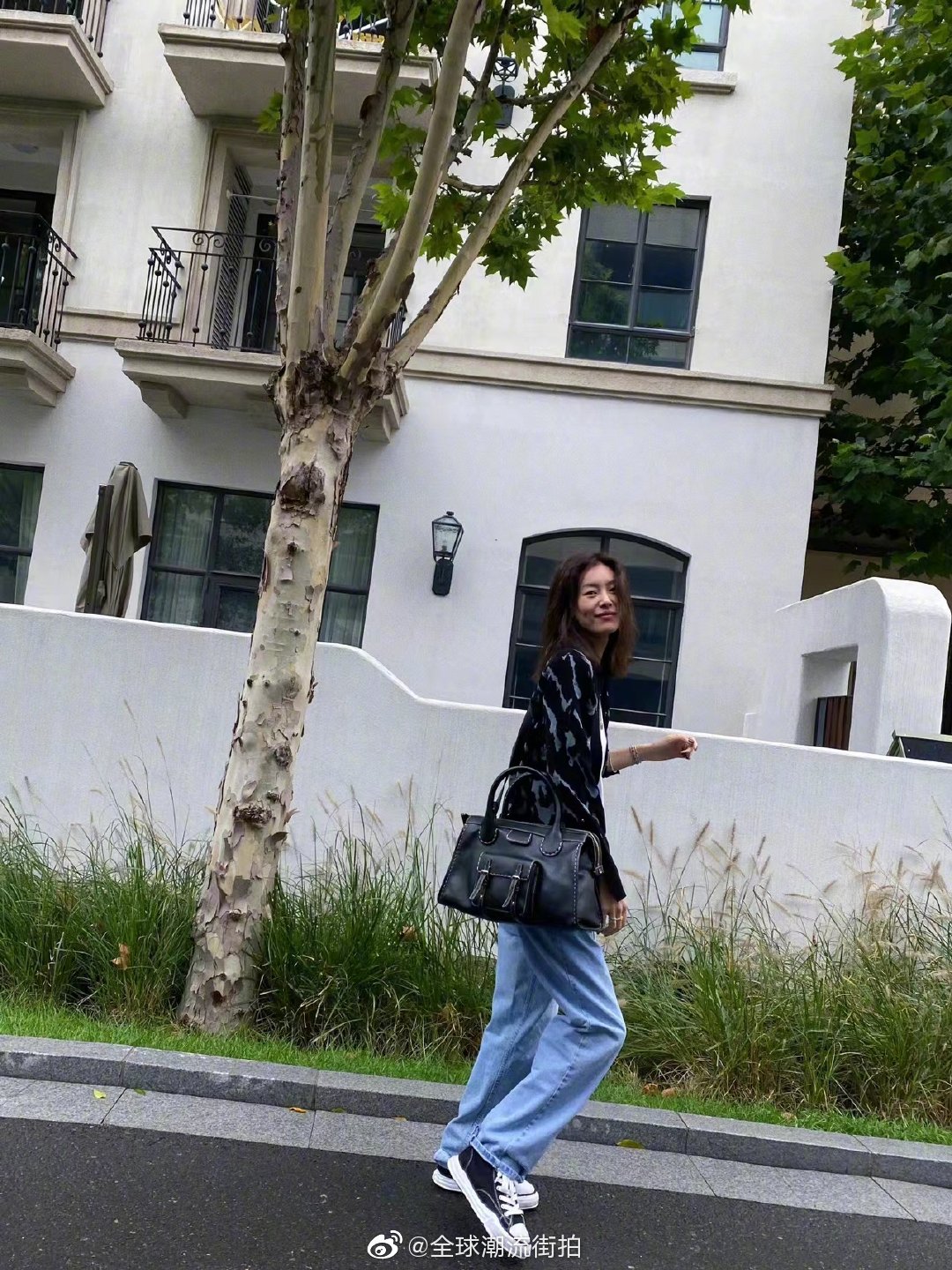 跟着刘雯学穿搭大表姐刘雯的私服穿搭时髦又随性