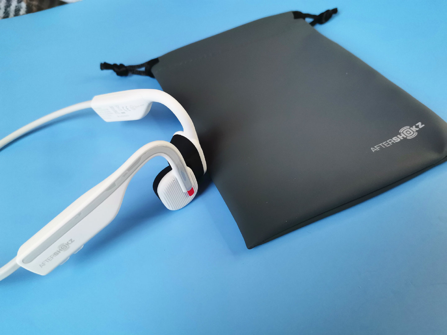 怎么连接两个不同的耳机 d873-kakmcxe7283123.jpg