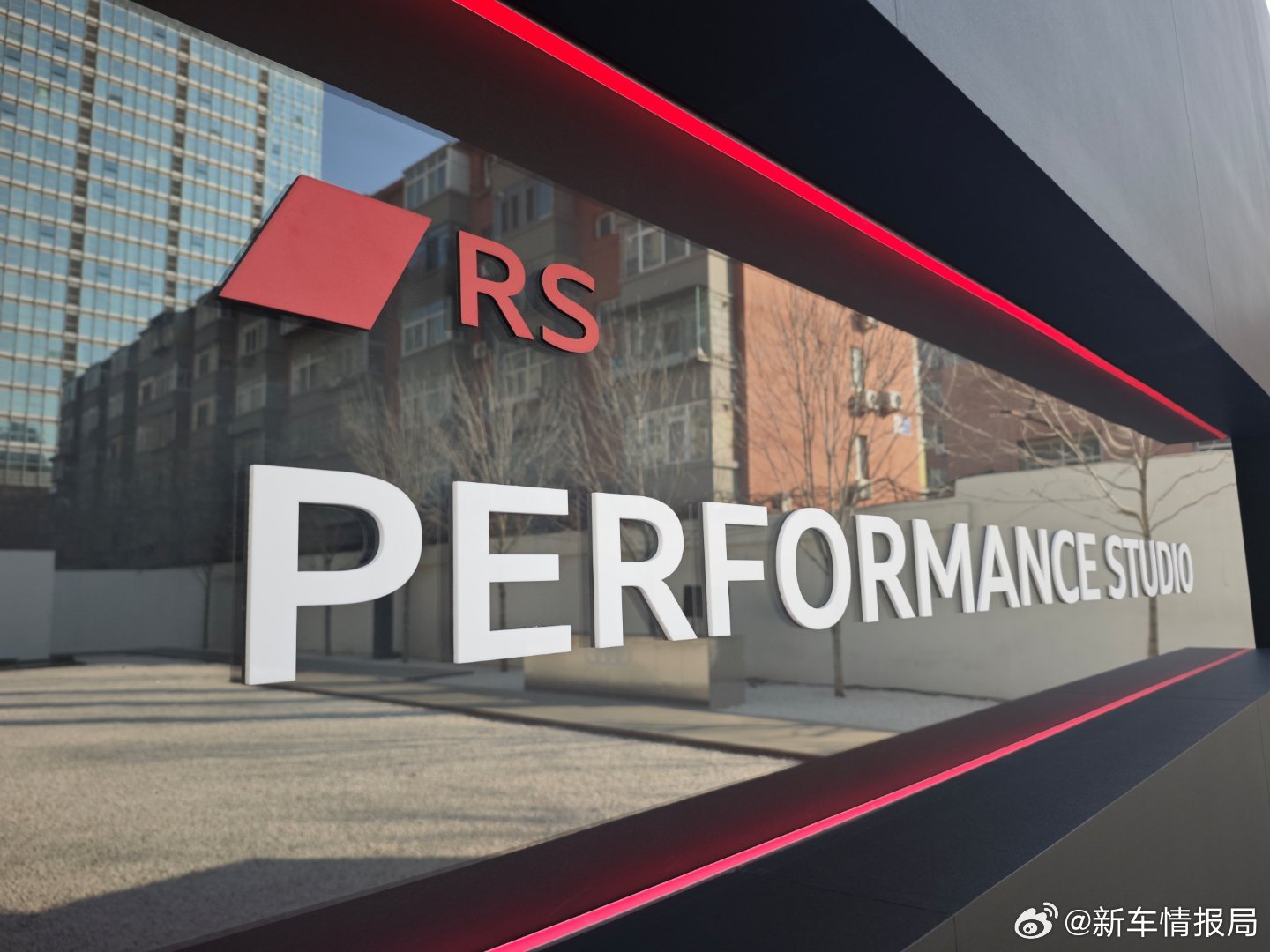 又来拍新车了，下周一揭晓