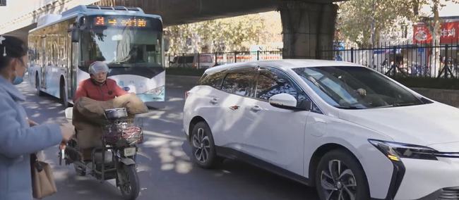 国际残疾人日|“轮椅作家”王忆的城市“探险之旅”:愿脚下多一些坦途,少一些坎坷休闲区蓝鸢梦想 - Www.slyday.coM 国际残疾人日|“轮椅作家”王忆的城市“探险之旅”:愿脚下多一些坦途,少一些坎坷休闲区蓝鸢梦想 - Www.slyday.coM