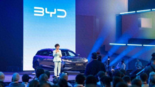2025慕尼黑车展，比亚迪在欧洲秀肌肉！