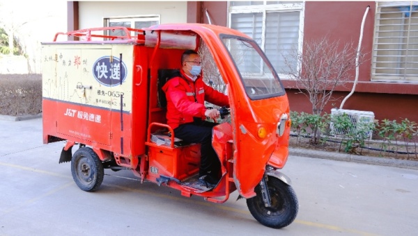 春节期间留守郑州送快递的他,准备给同事们做一道拿手红烧鱼休闲区蓝鸢梦想 - Www.slyday.coM 春节期间留守郑州送快递的他,准备给同事们做一道拿手红烧鱼休闲区蓝鸢梦想 - Www.slyday.coM